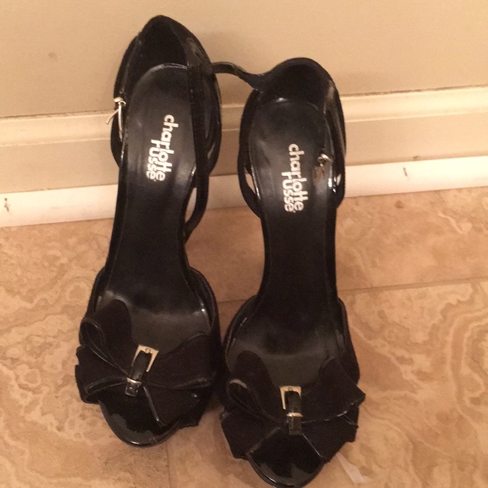 Flirty black shoes